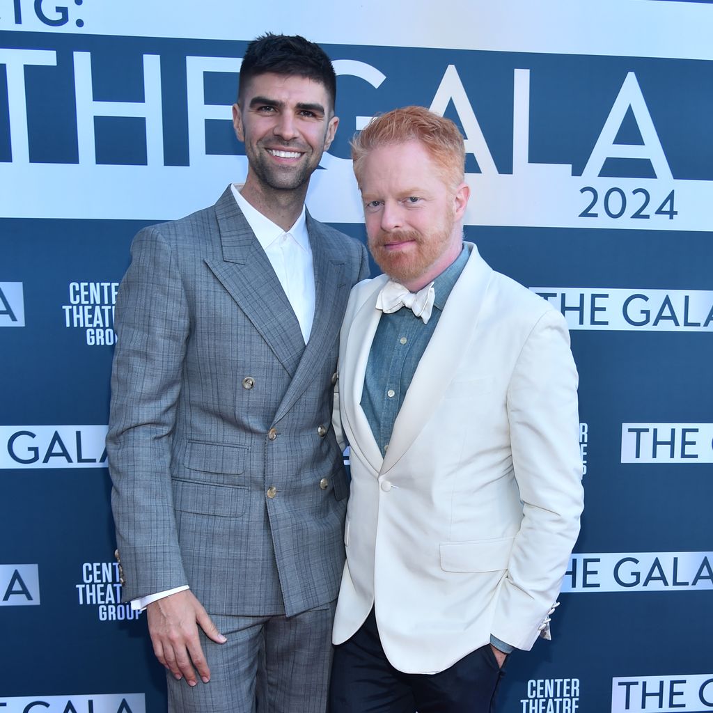 Justin Mikita mit seinem Mann Jesse Tyler Ferguson, April 2024