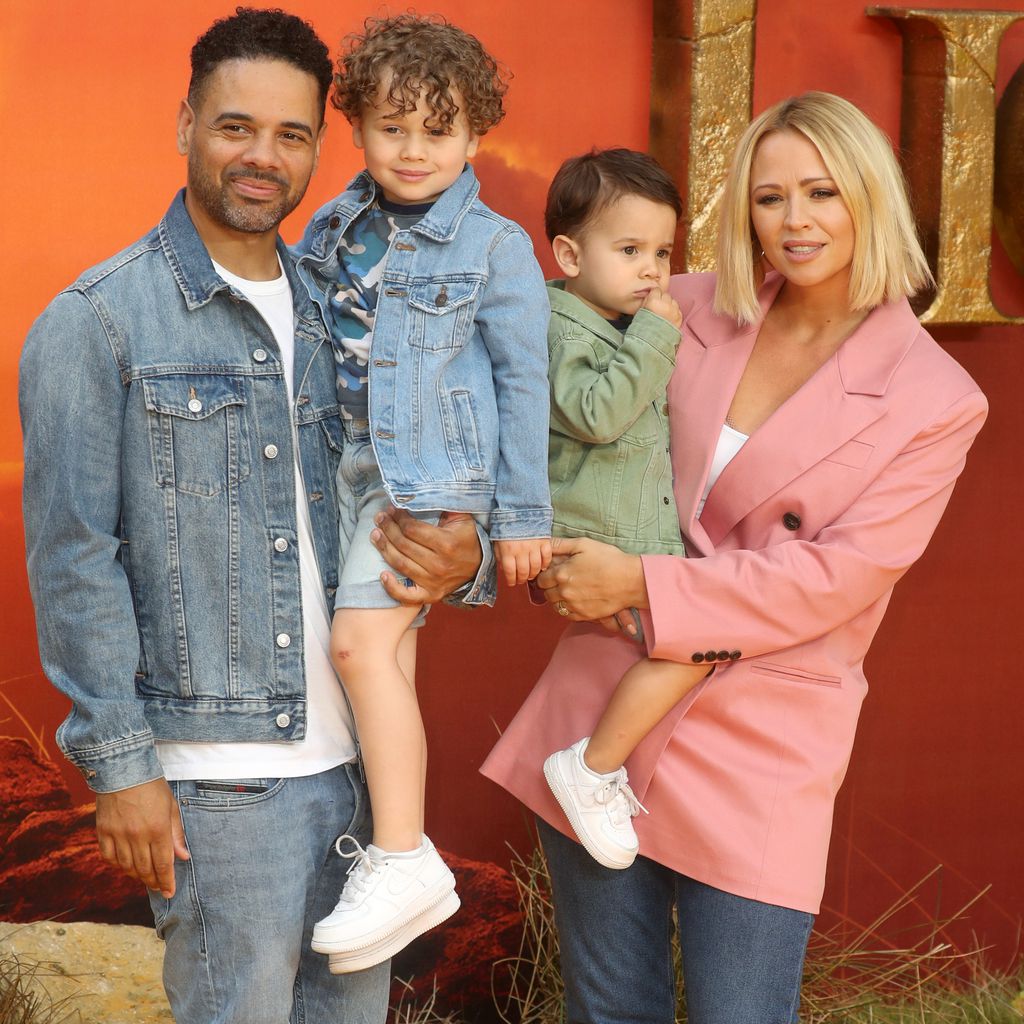 Justin Scott und Kimberley Walsh mit ihren Kindern Bobby und Cole, Juli 2019