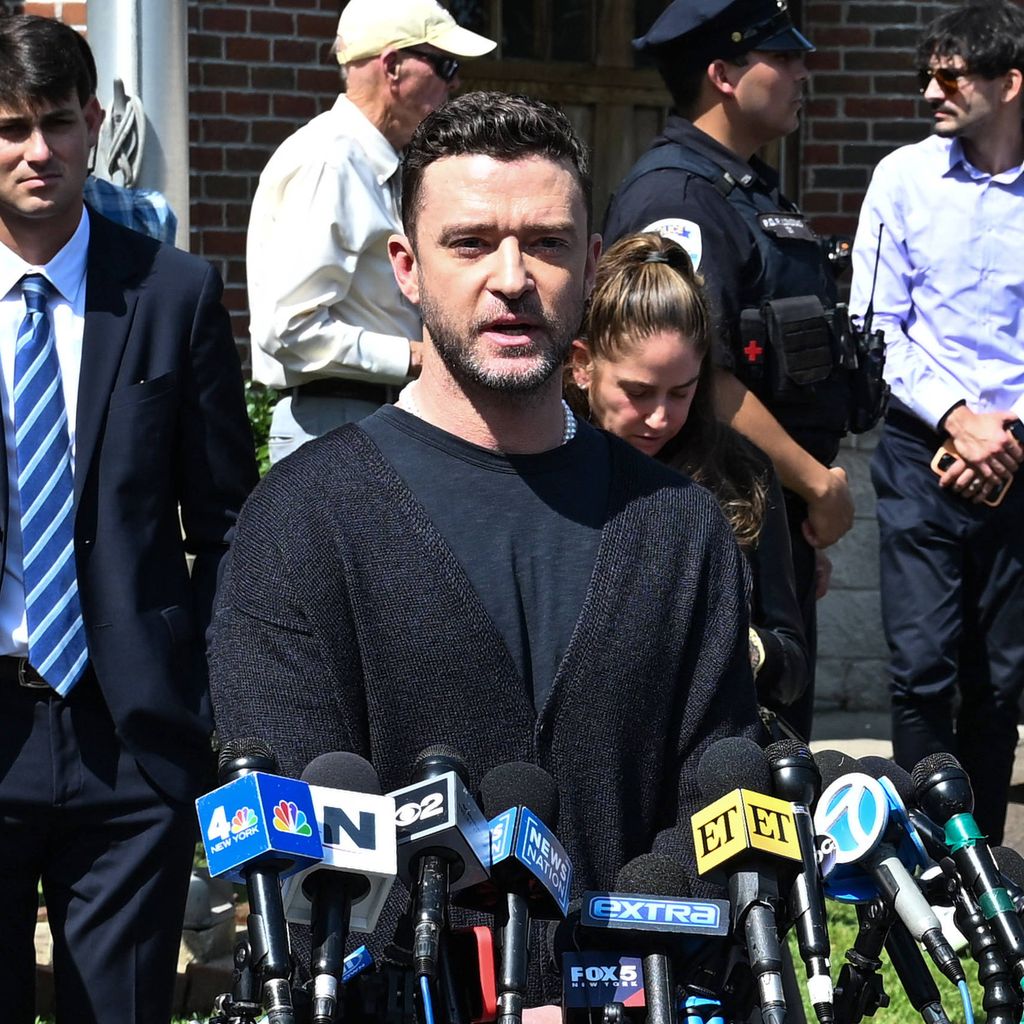 Justin Timberlake spricht nach einer Gerichtsanhörung in Sag Harbor zu den Medien im September 2024