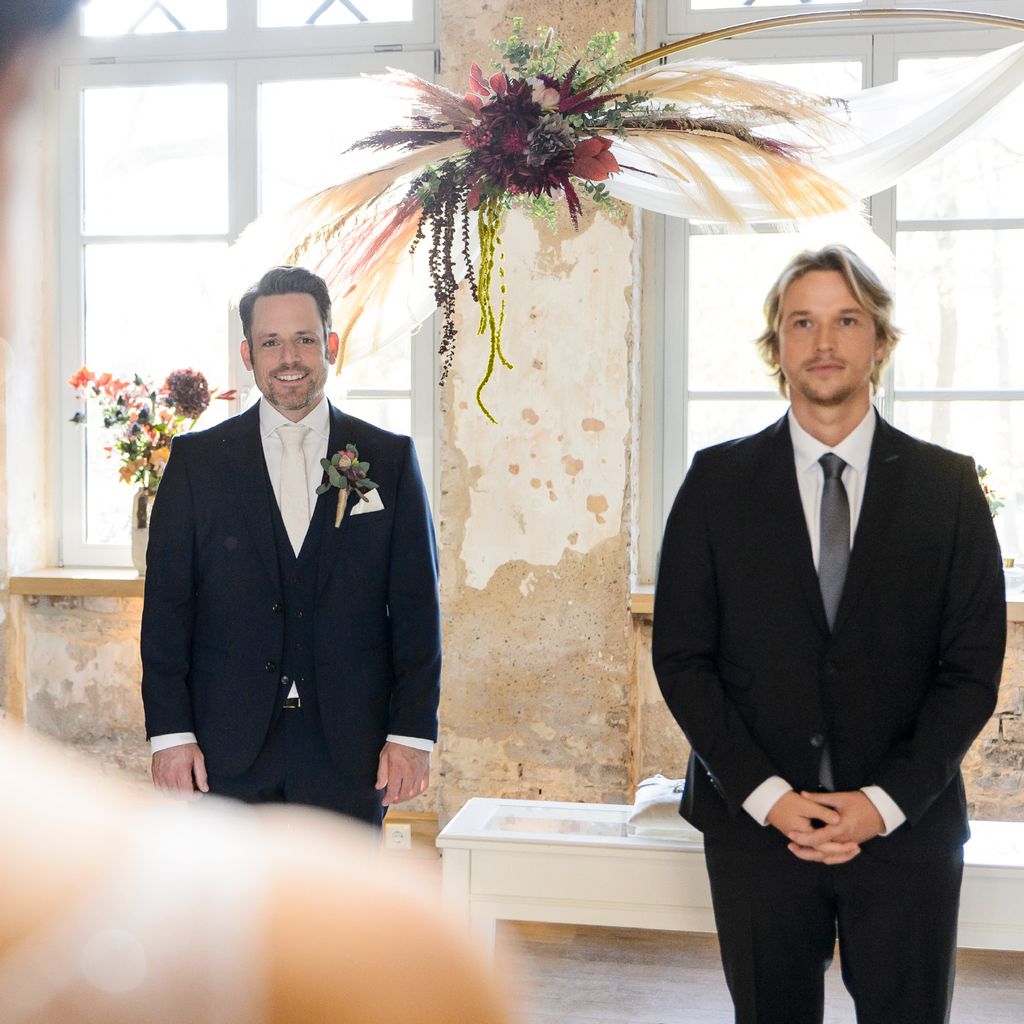 Justus (Matthias Brüggenolte) und Finn (Christopher Kohn) in einer AWZ-Szene