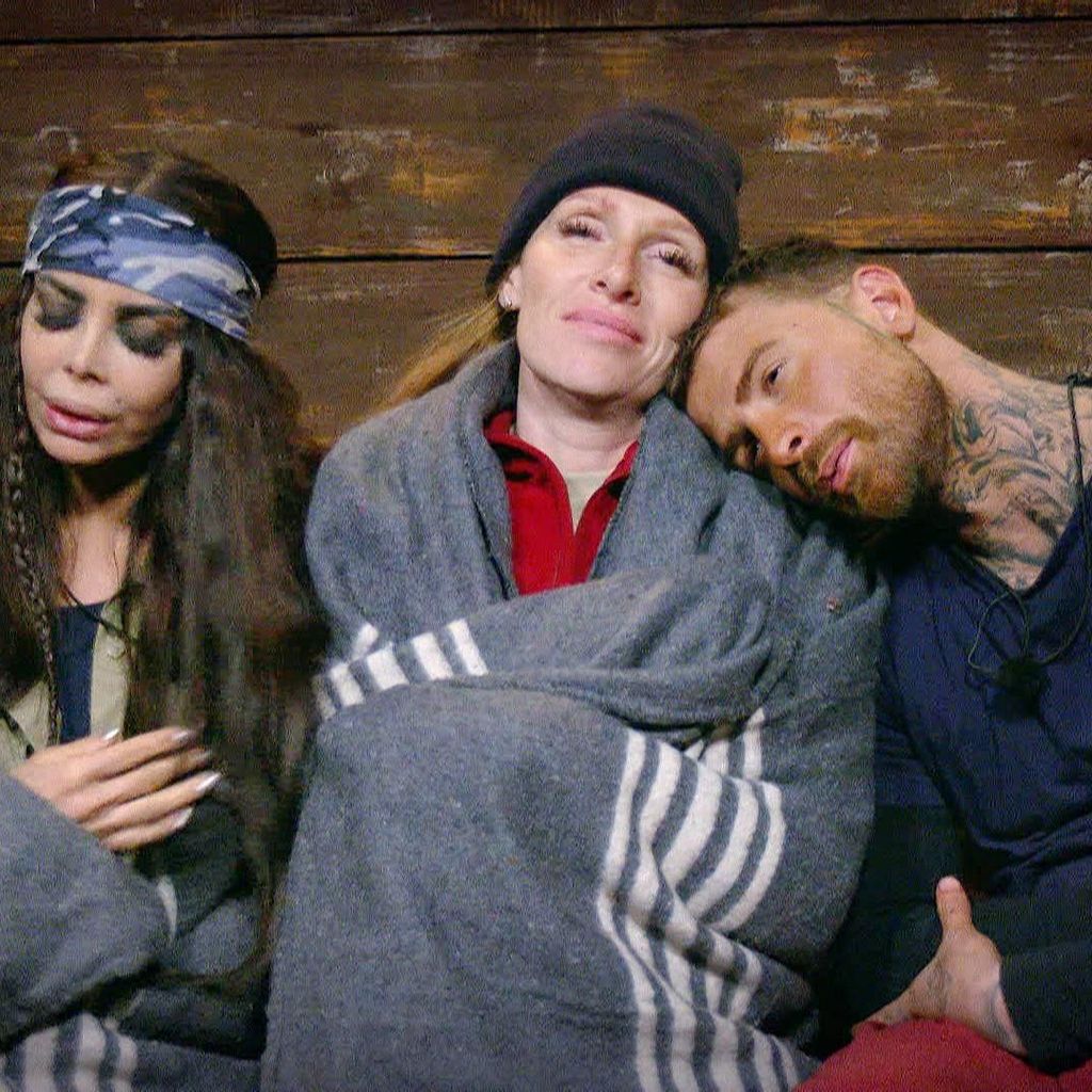 Kader Loth, Georgina Fleur und Luigi Birofio im Allstars-Dschungelcamp, 2024