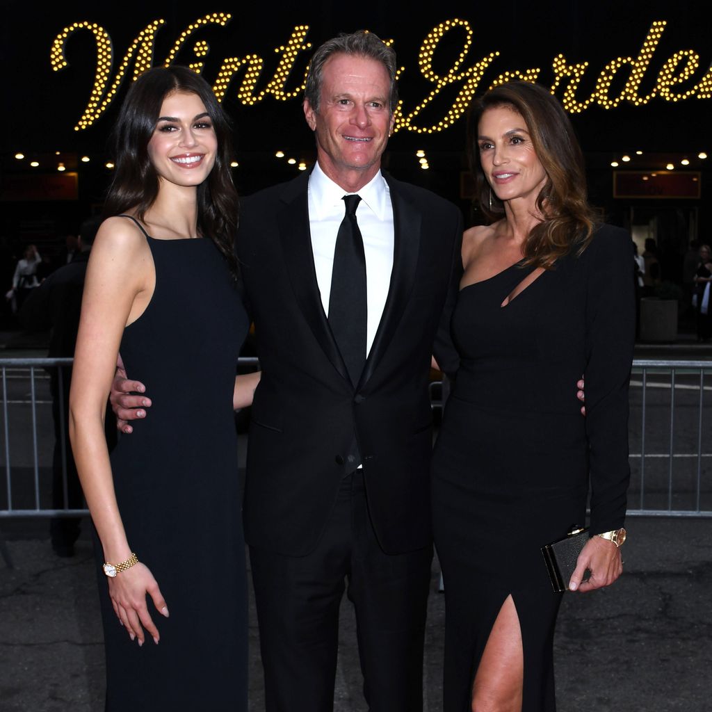 Kaia Gerber, Rande Gerber und Cindy Crawford bei der Broadway-Premiere von Good Night, and Good Luck im Winter Garden Theatre in New York
