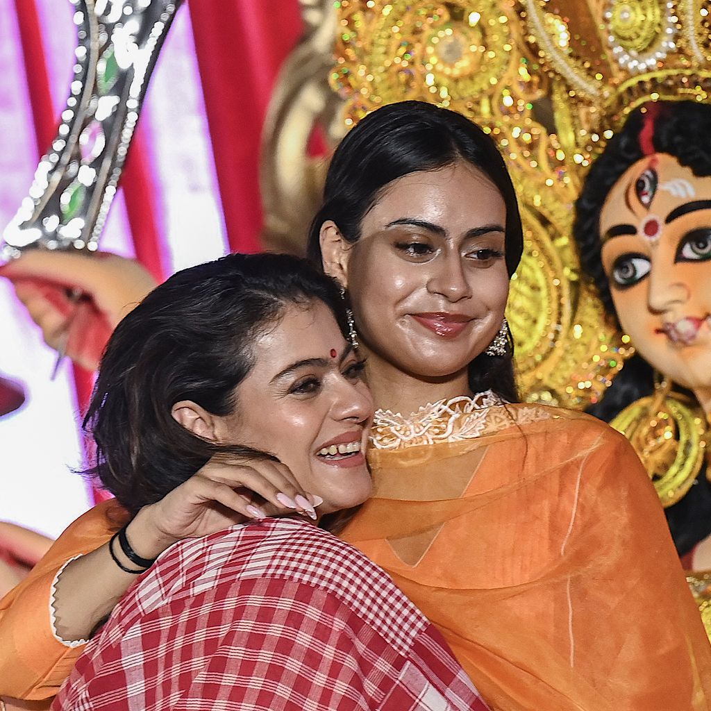 Kajol und Nysa Devgan beim Sindoor Khela während der Durga-Puja-Feier in Mumbai, 2. Oktober 2025
