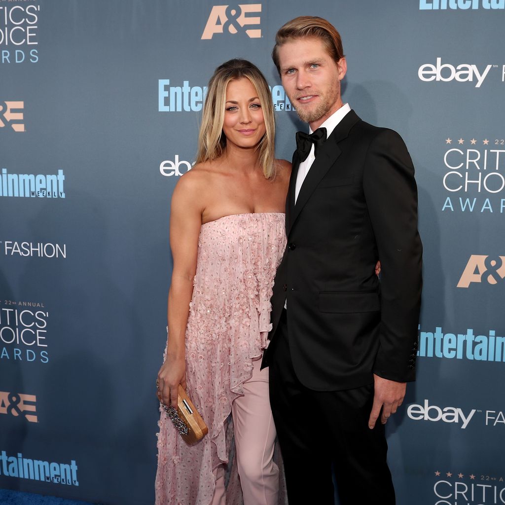 Kaley Cuoco und Karl Cook 2016 bei den Critics' Choice Awards