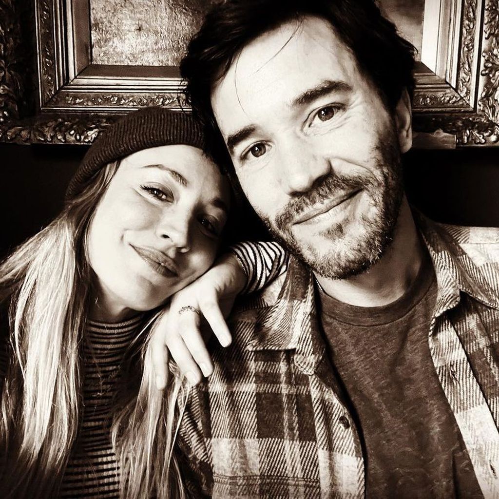 Kaley Cuoco und ihr Partner Tom Pelphrey