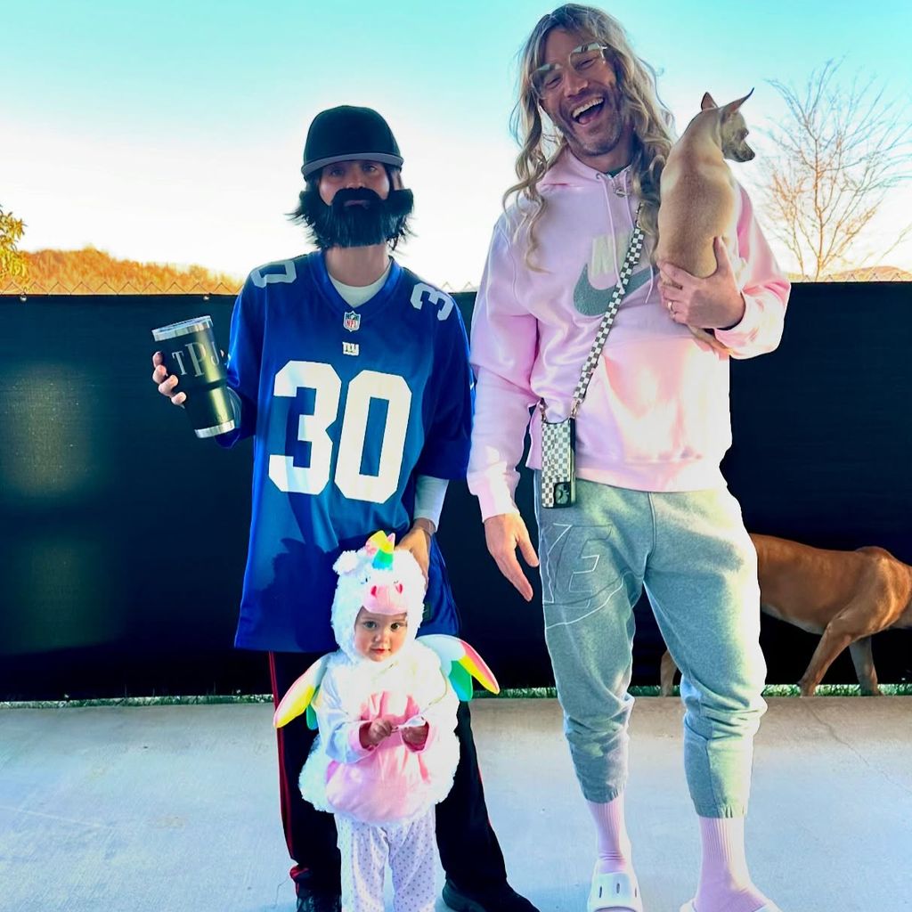 Kaley Cuoco und Tom Pelphrey mit ihrer Tochter Matilda an Halloween