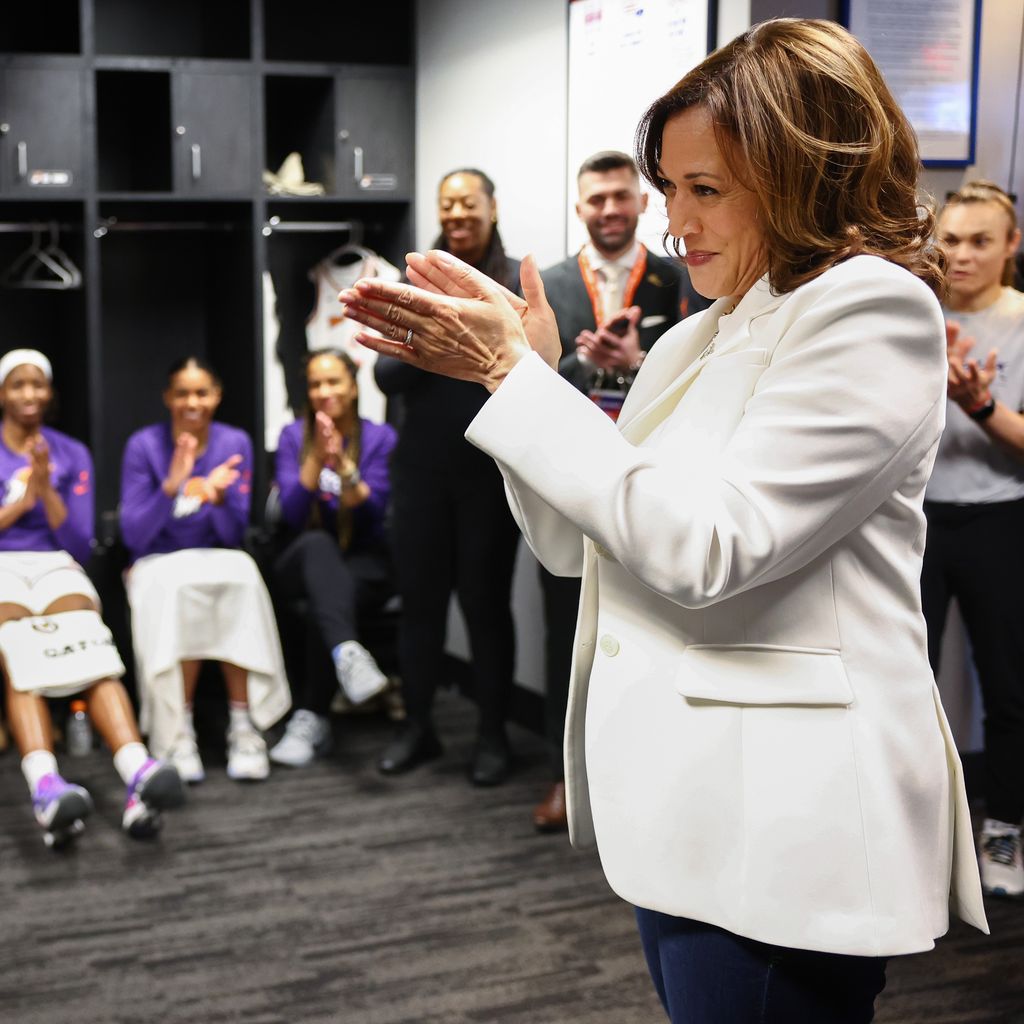 Kamala Harris beim Basketballspiel von Brittney Griner