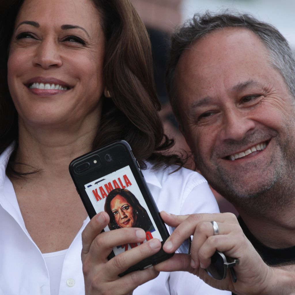 Kamala Harris und ihr Mann und Douglas Emhoff im August 2019