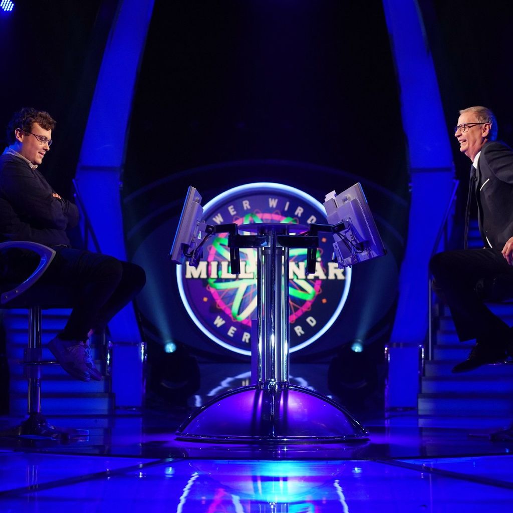 Kandidat Ernst Jordan und Günther Jauch bei "Wer wird Millionär?" 2023