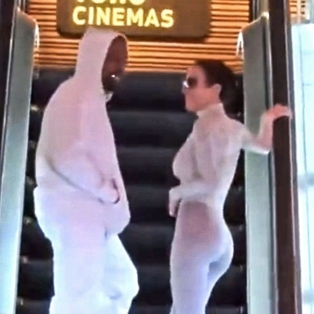 Kanye West und Bianca Censori in Tokio, November 2024