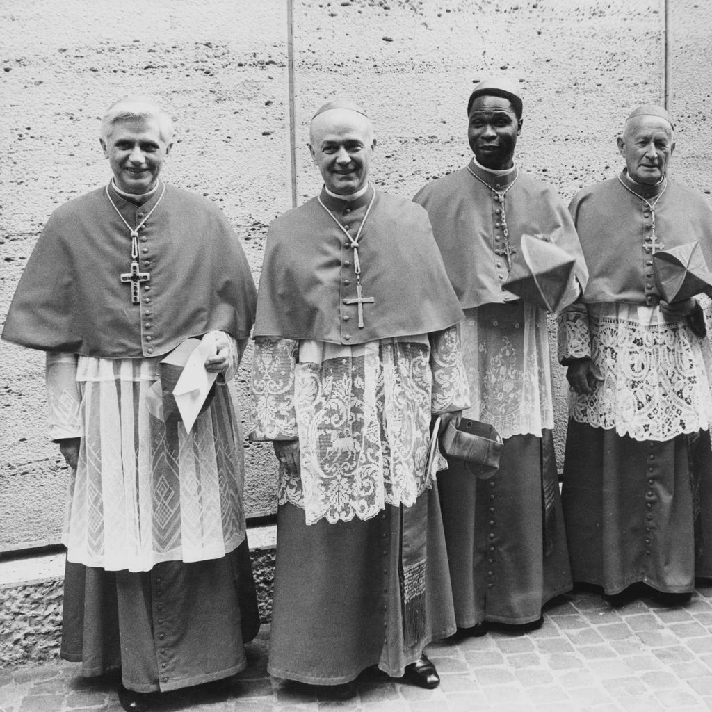 Kardinal Joseph Ratzinger und andere Kardinäle