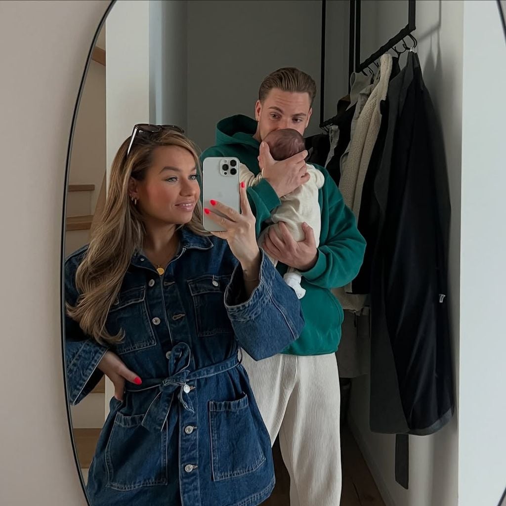 Karina und Steffen Vogeno mit ihrem Sohn Romeo, April 2026