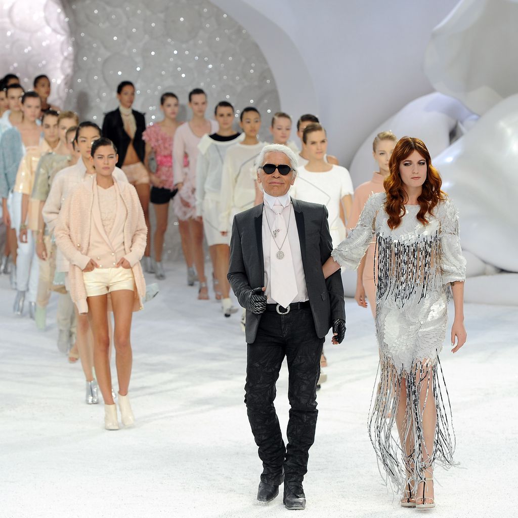 Karl Lagerfeld mit Florence Welch auf der Paris Fashion Week, Oktober 2011