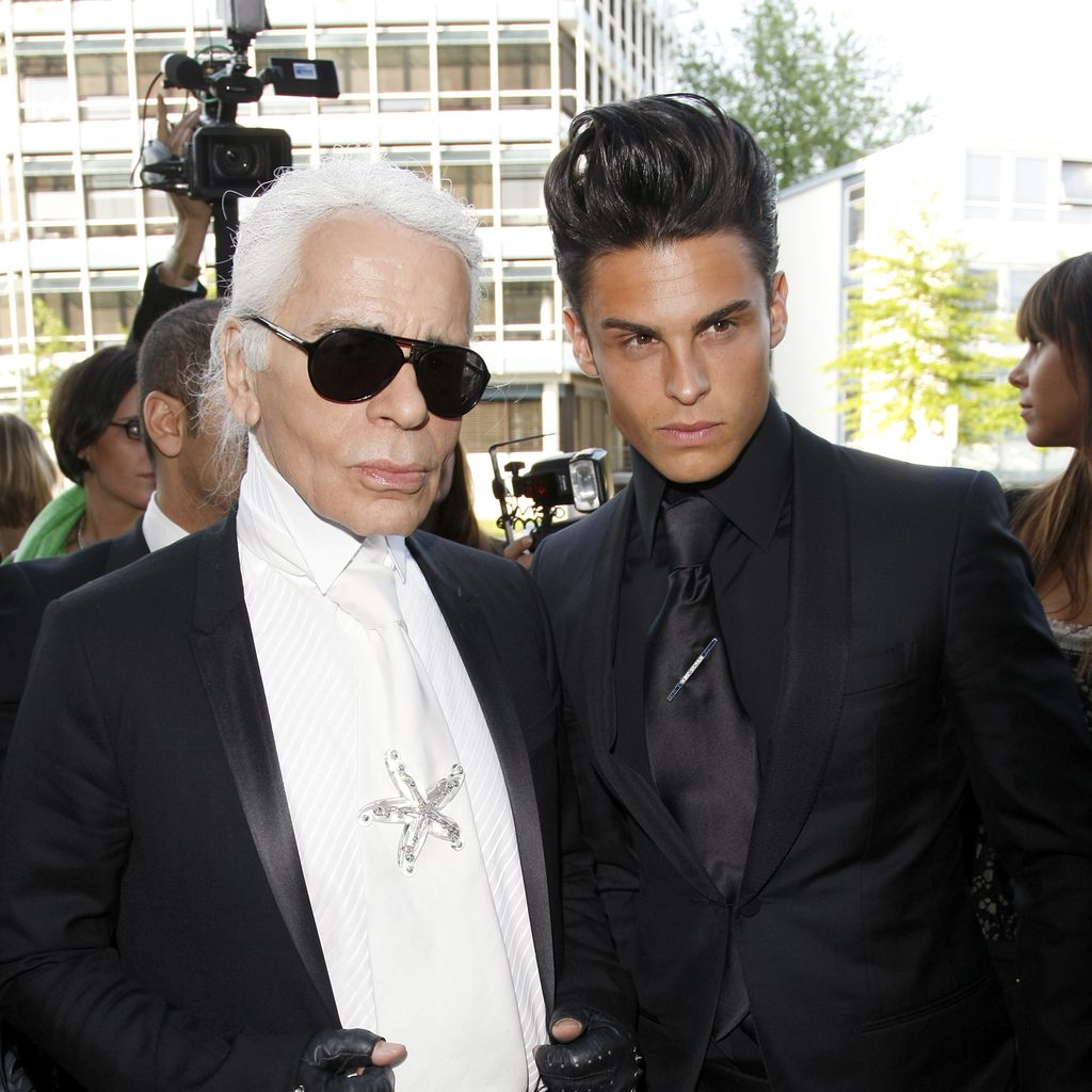 Modedesigner Karl Lagerfeld und Model Baptiste Giabiconi, 2010