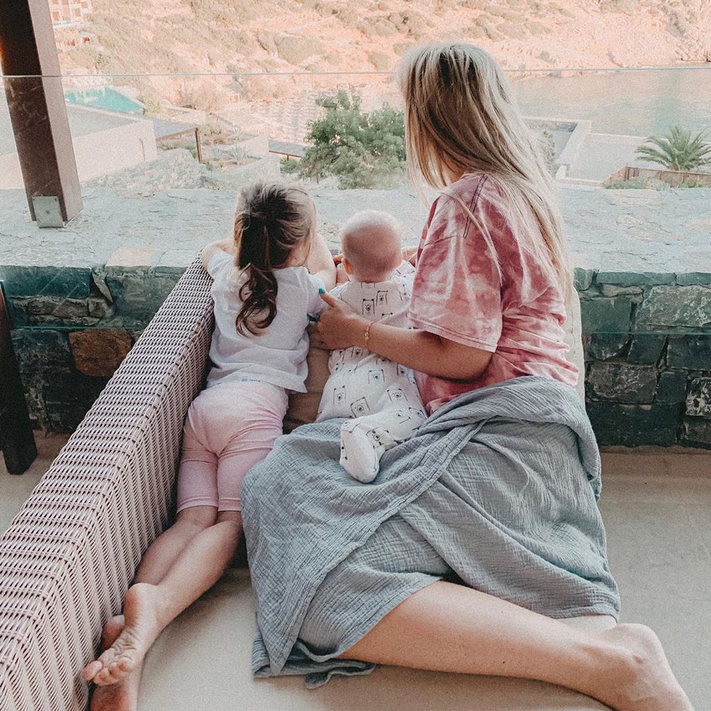 Karo Kauer mit ihren Kindern Sophie und Noah