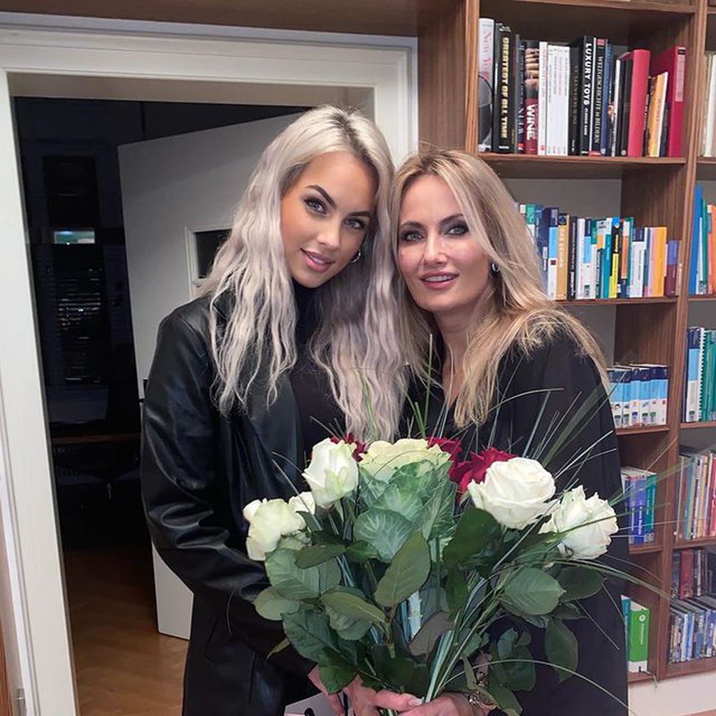 Kasia Lenhardt mit ihrer Mama Adrianna