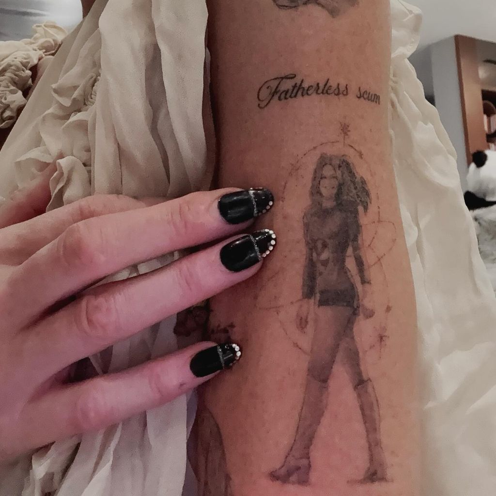 Kate Beckinsales Tattoo ihrer Mutter