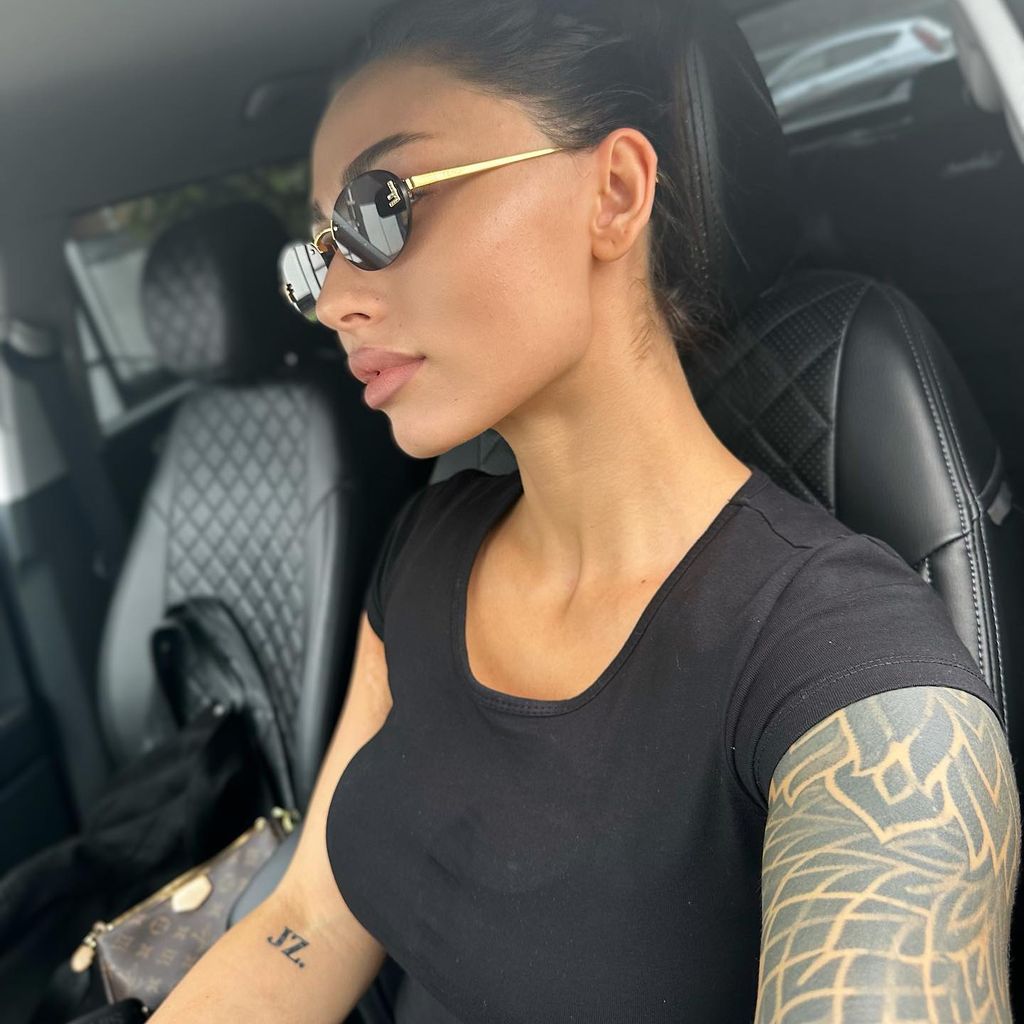 Kate Kolosavskaia und ihr JZ-Tattoo, Juni 2023