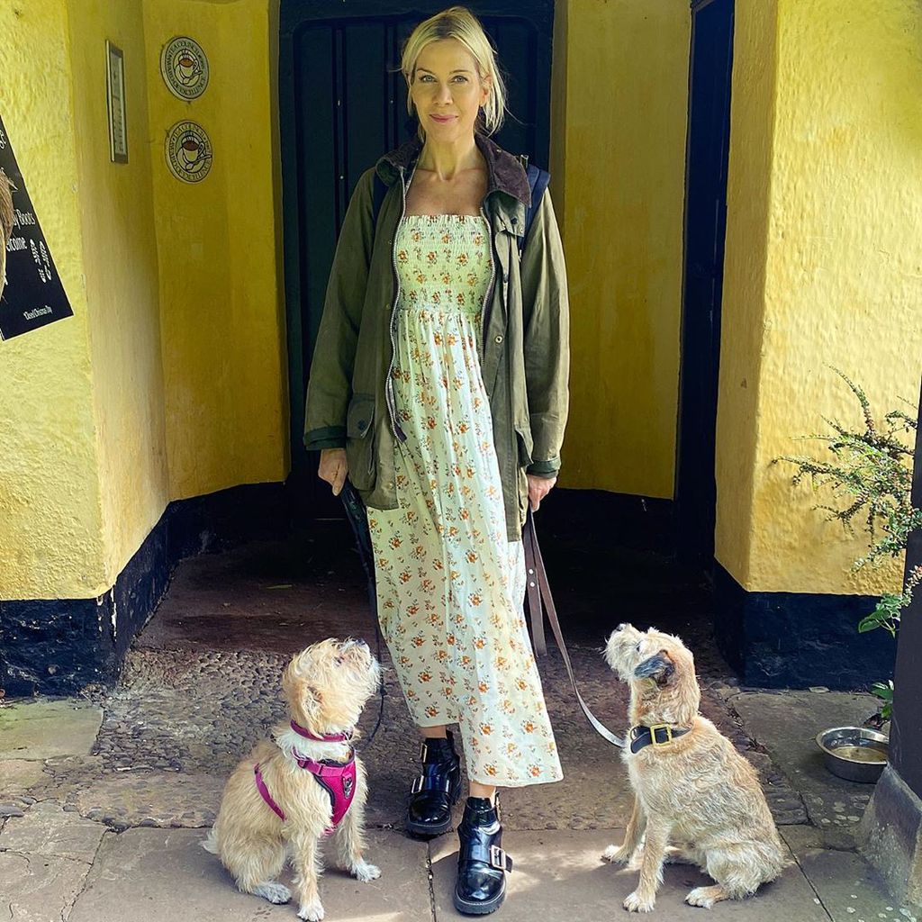Kate Lawler mit ihren Hunden