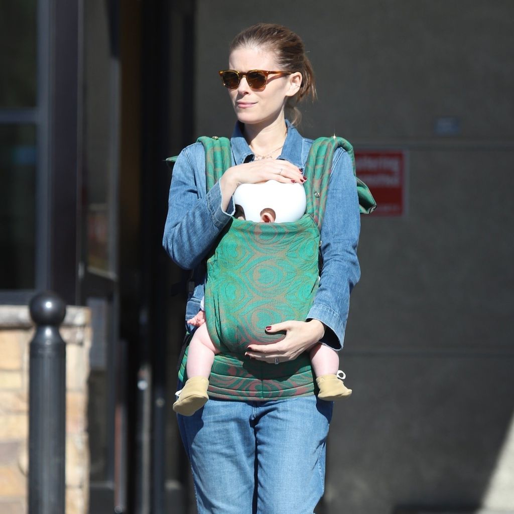 Kate Mara unterwegs mit ihrem Baby im Dezember 2019