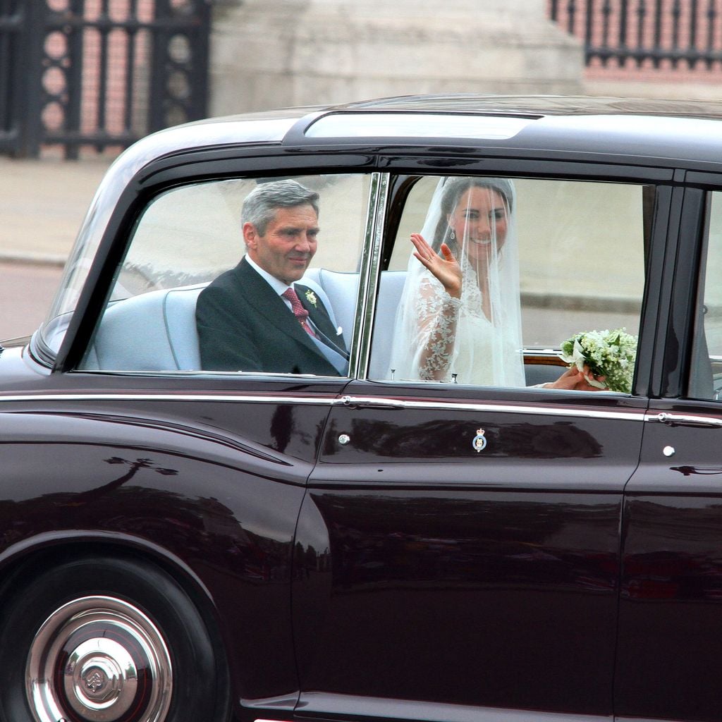 Kate Middleton und Michael Middleton auf dem Weg zur Westminster Abbey zur Hochzeit mit Prinz William am 29. April 2011
