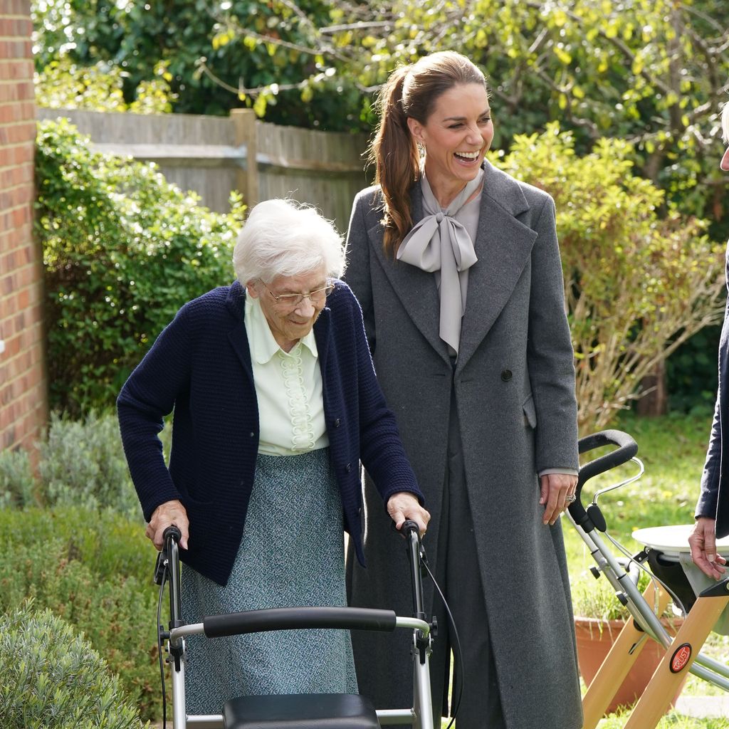 Kate, Prinzessin von Wales besucht den ehrenamtlichen West Sussex Minibus-Service in Pulborough