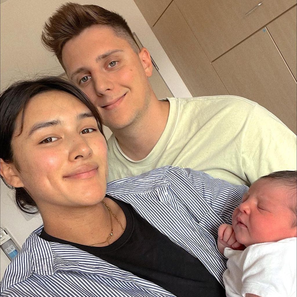 Katharina Damm mit ihrem Mann Leonardo und ihrer Tochter Lorena Mara im Juli 2022