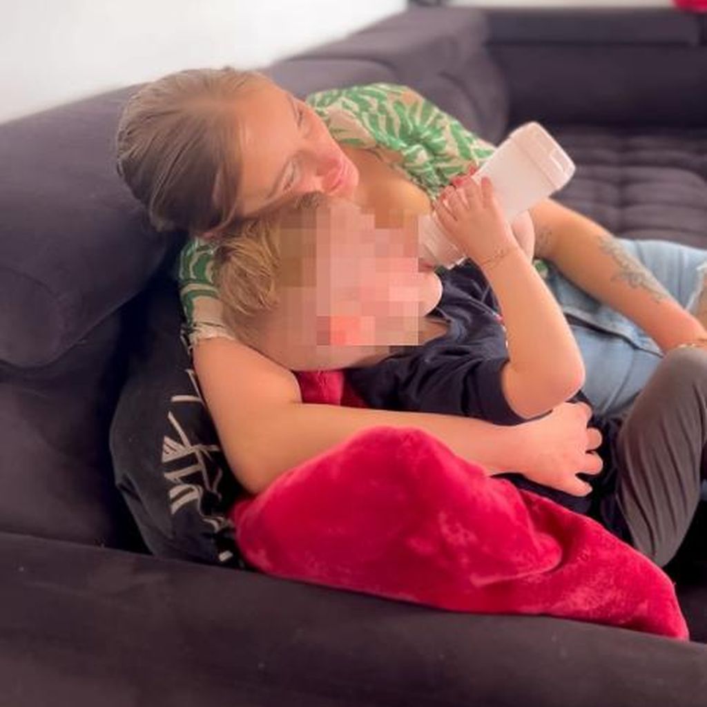 Katharina Wagener mit ihrem Sohn Leo im April 2024