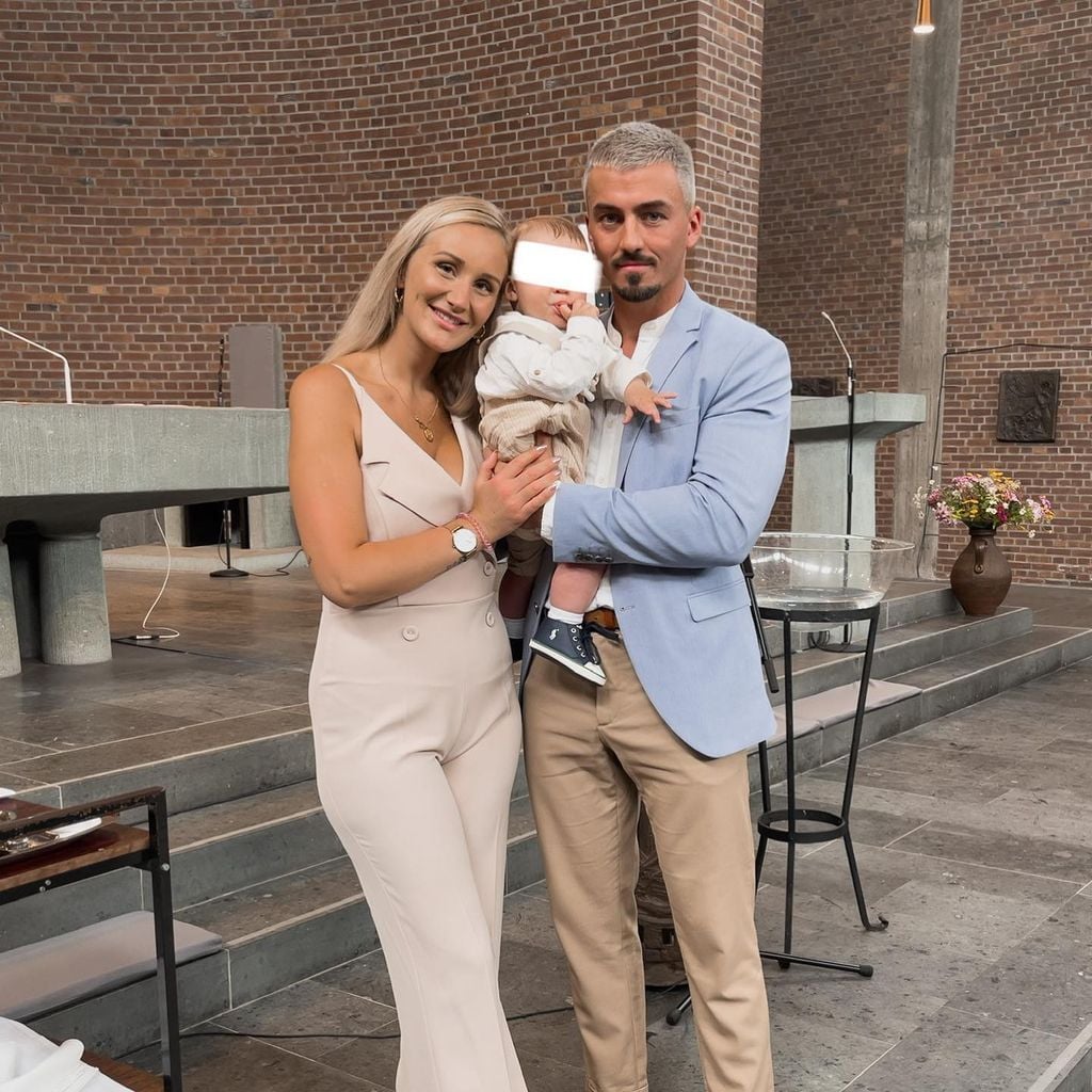 Katharina Wagener und Kevin Yanik mit ihrem Sohn Leonardo im Juni 2022 in Soest