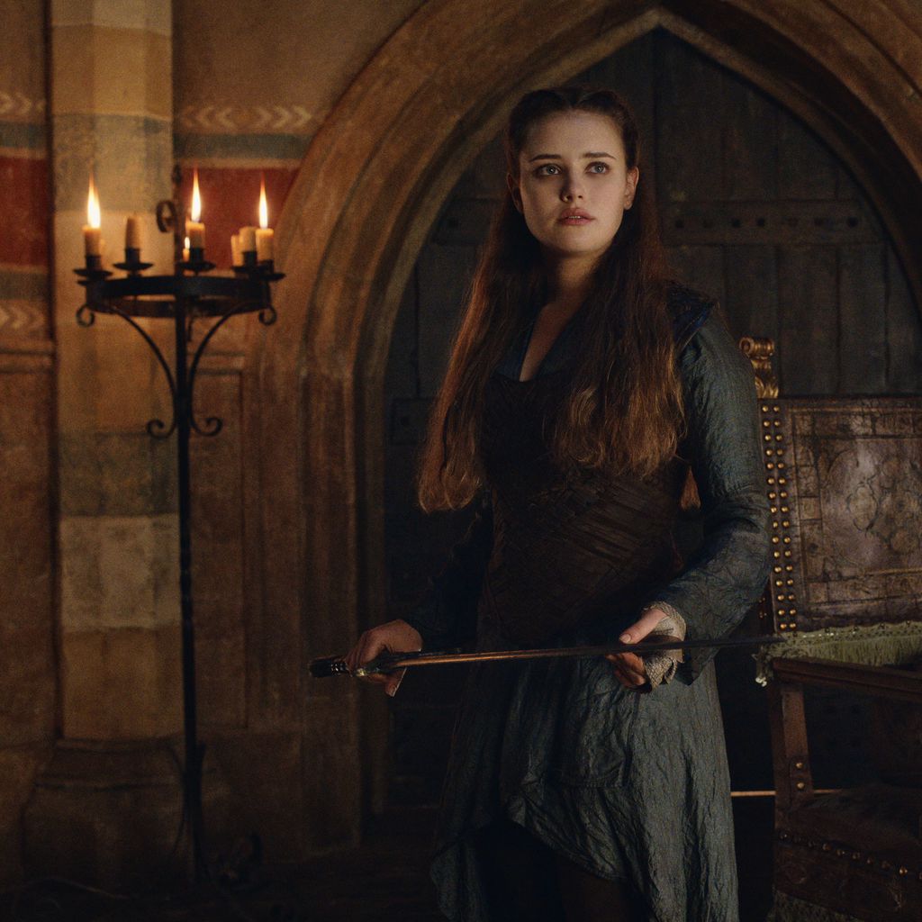 Katherine Langford in einer Szene von "Cursed"