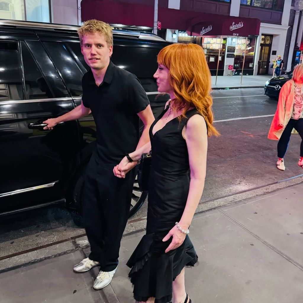 Kathy Griffin mit dem unbekannten Mann, Juli 2026