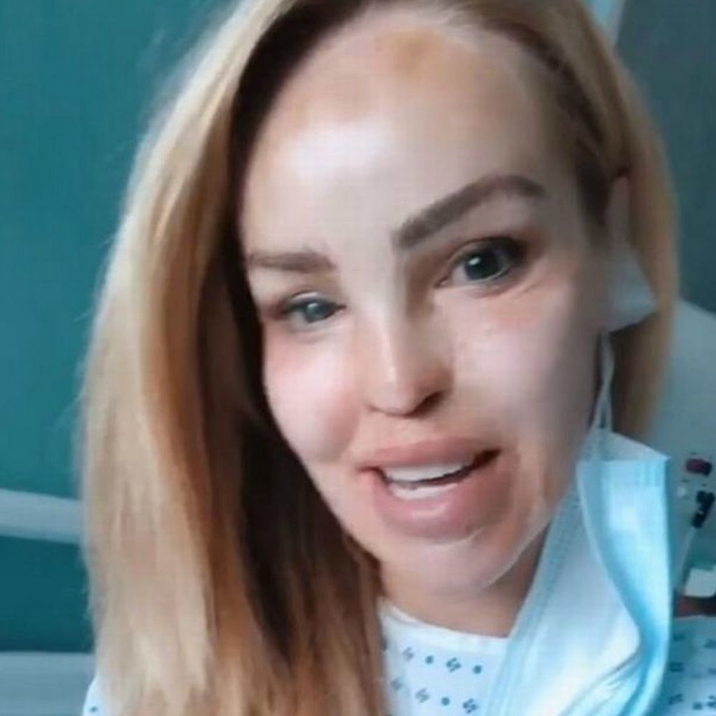 Katie Piper in einem Krankenhaus im Juli 2020
