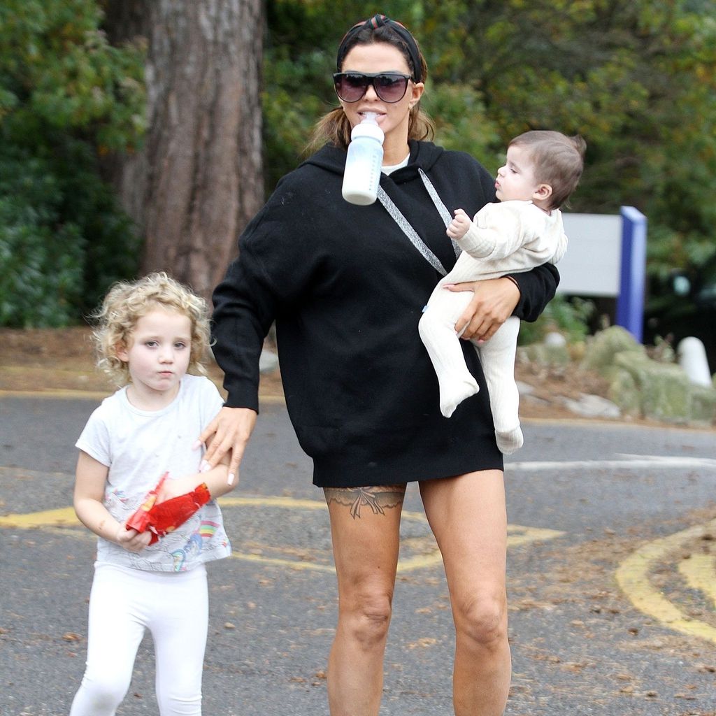 Katie Price mit Tochter Bunny und Patenkind Teo, November 2019
