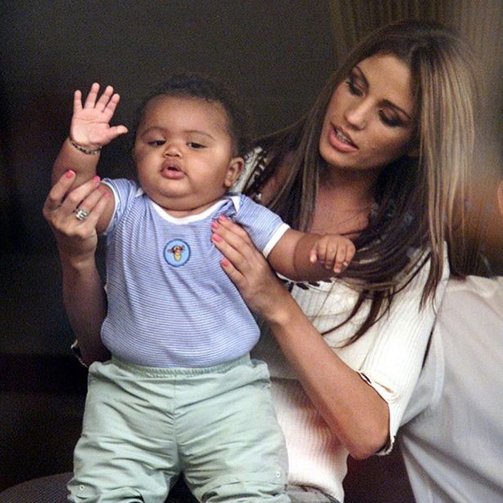 Katie Price und ihr Sohn Harvey als Baby