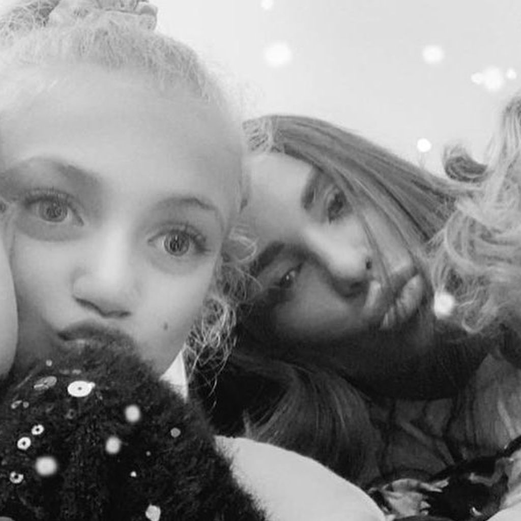 Katie Price mit ihren beiden Töchtern Princess und Bunny und Söhnchen Jett, Dezember 2019