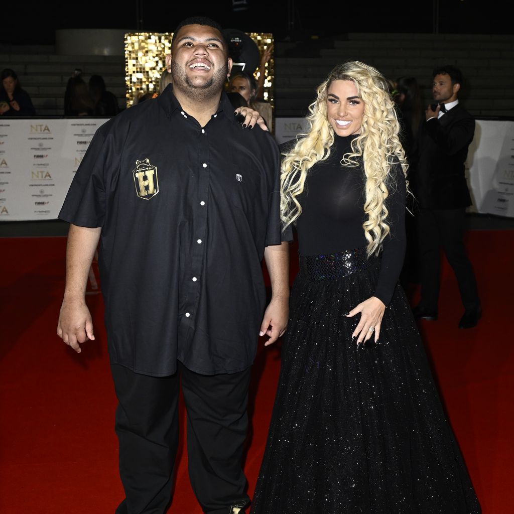 Katie Price mit ihrem Sohn Harvey, 2022