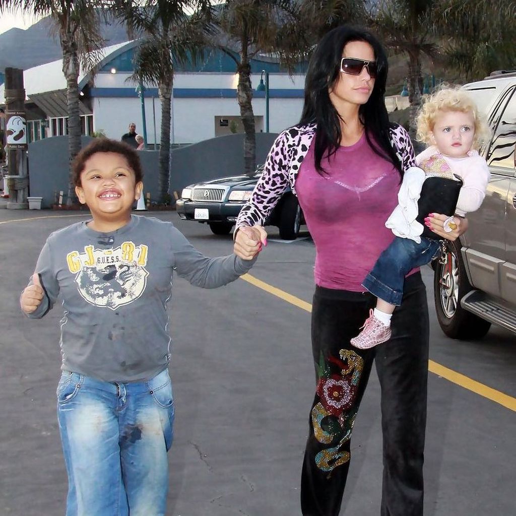 Katie Price mit ihren Kindern Harvey und Princess, 2009
