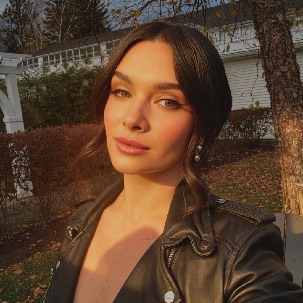 Katie Stevens, Juli 2026
