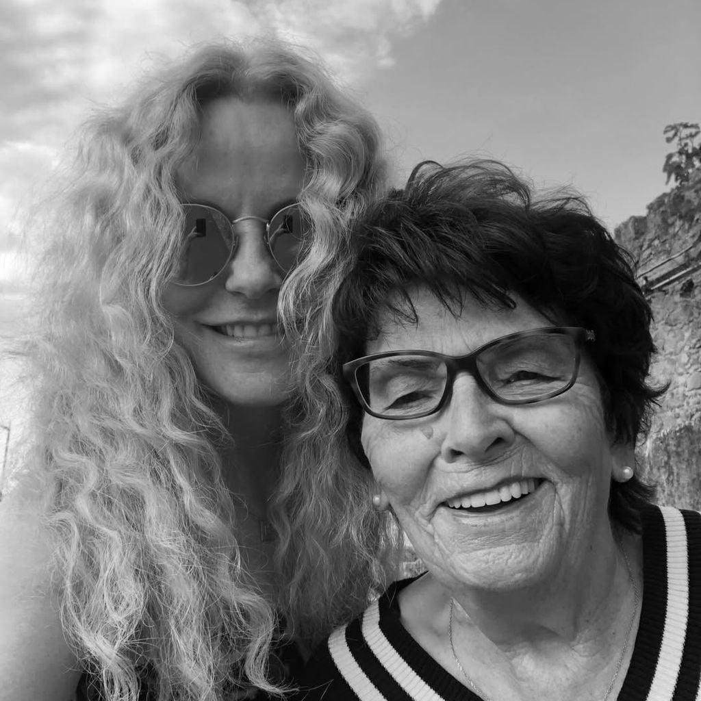 Katja Burkard mit Ihrer Mama, März 2026