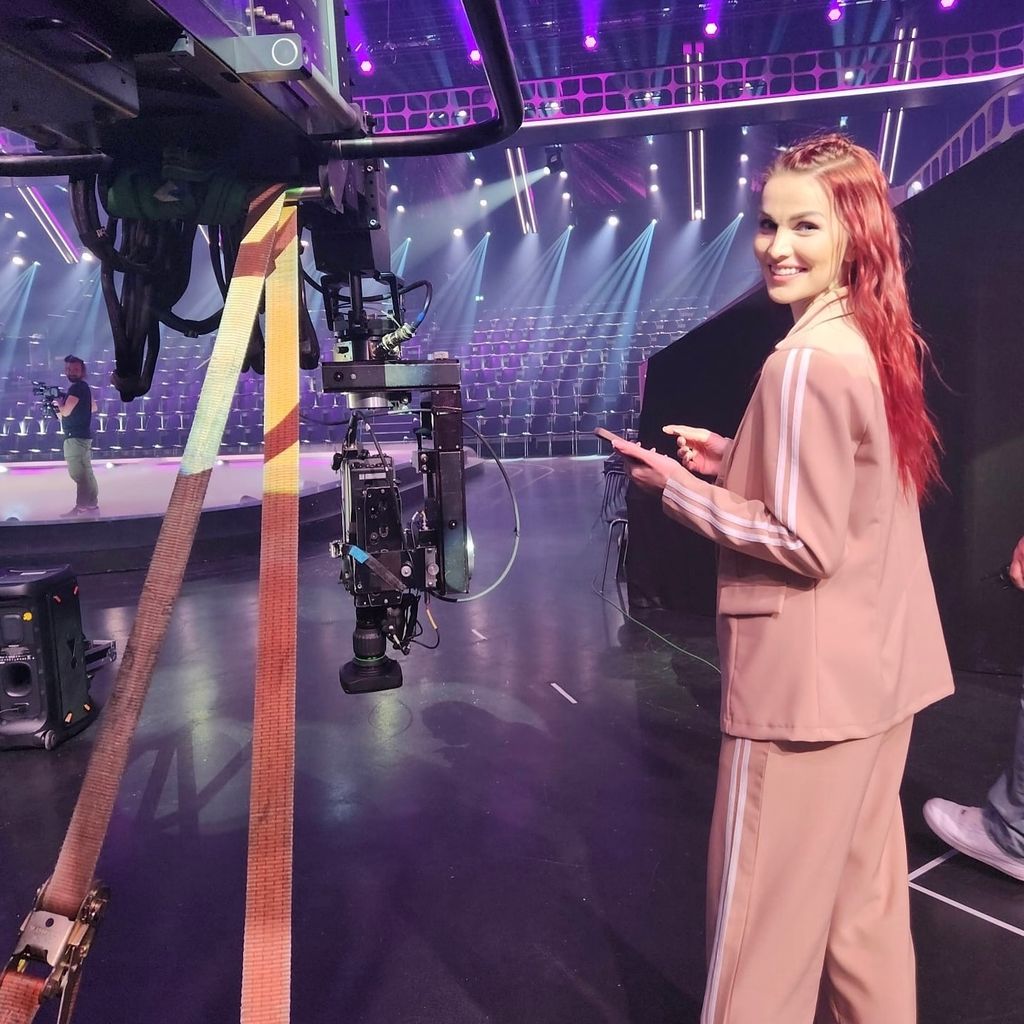 Katja Kalugina am Set von "Let's Dance"