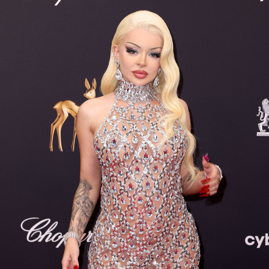 Katja Krasavice bei den 75. Bambi Awards in der Bavaria Filmstadt in München