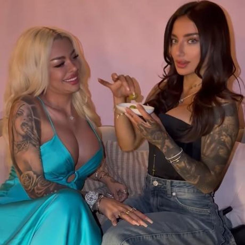 Rapperin Katja Krasavice mit ihrer Freundin Cherry Rebelle