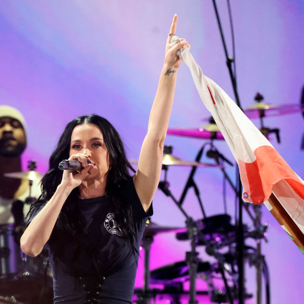 Katy Perry performt beim FireAid Benefizkonzert