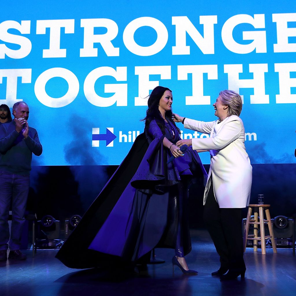Katty Perry und Hillary Clinton beim "Get Out The Vote"-Konzert