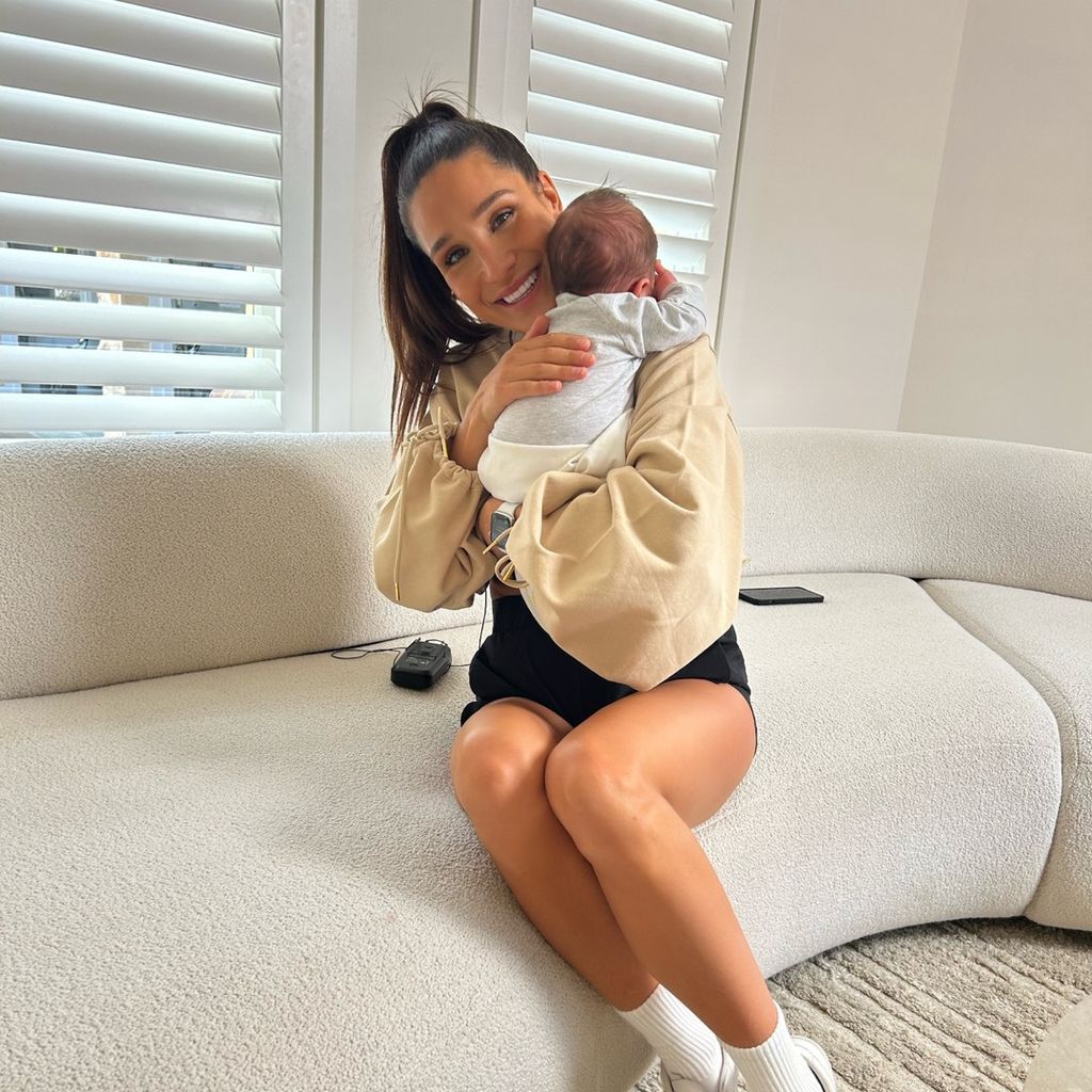 Kayla Itsines und ihr Sohn im Januar 2023