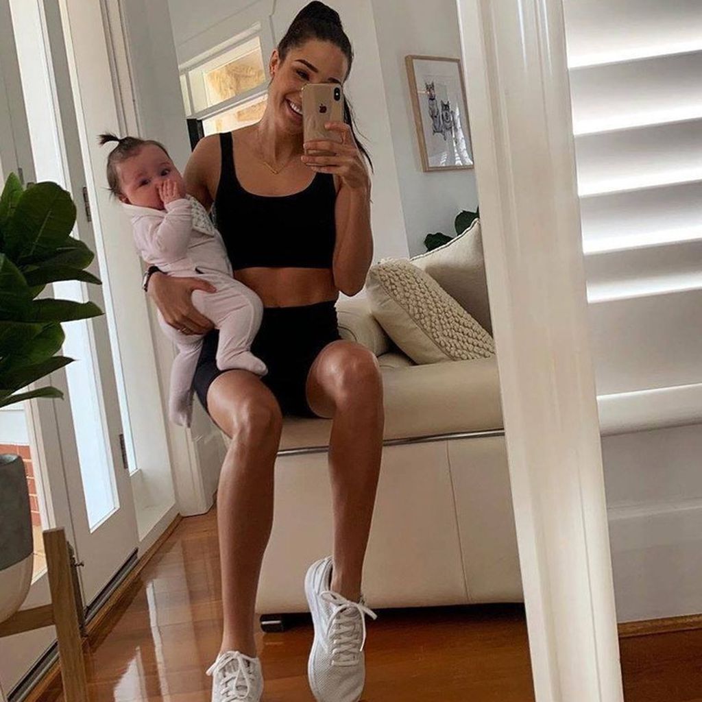 Kayla Itsines mit ihrer Tochter Arna, Juni 2020