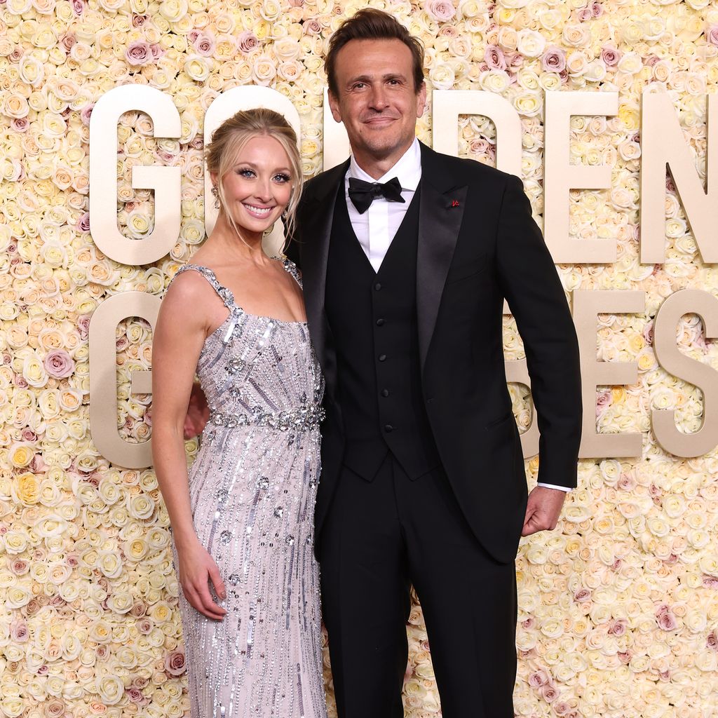 Kayla Radomski und Jason Segel bei den Golden Globes 2024