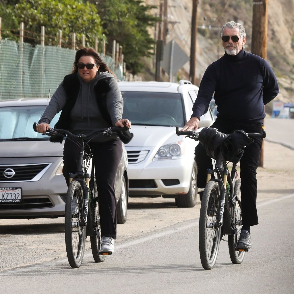 Keely Shaye Smith und Pierce Brosnan am Zuma Beach in Malibu