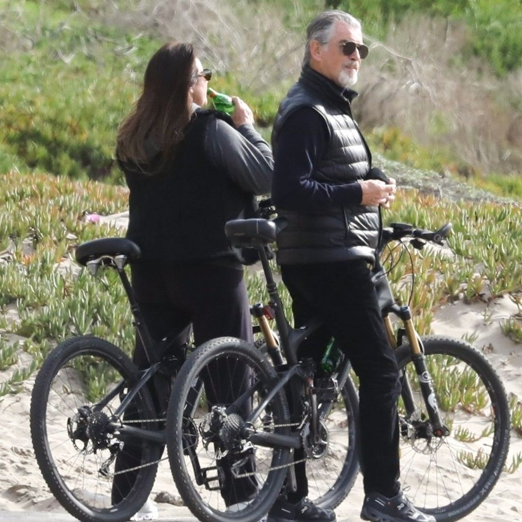 Keely Shaye Smith und Pierce Brosnan in Malibu