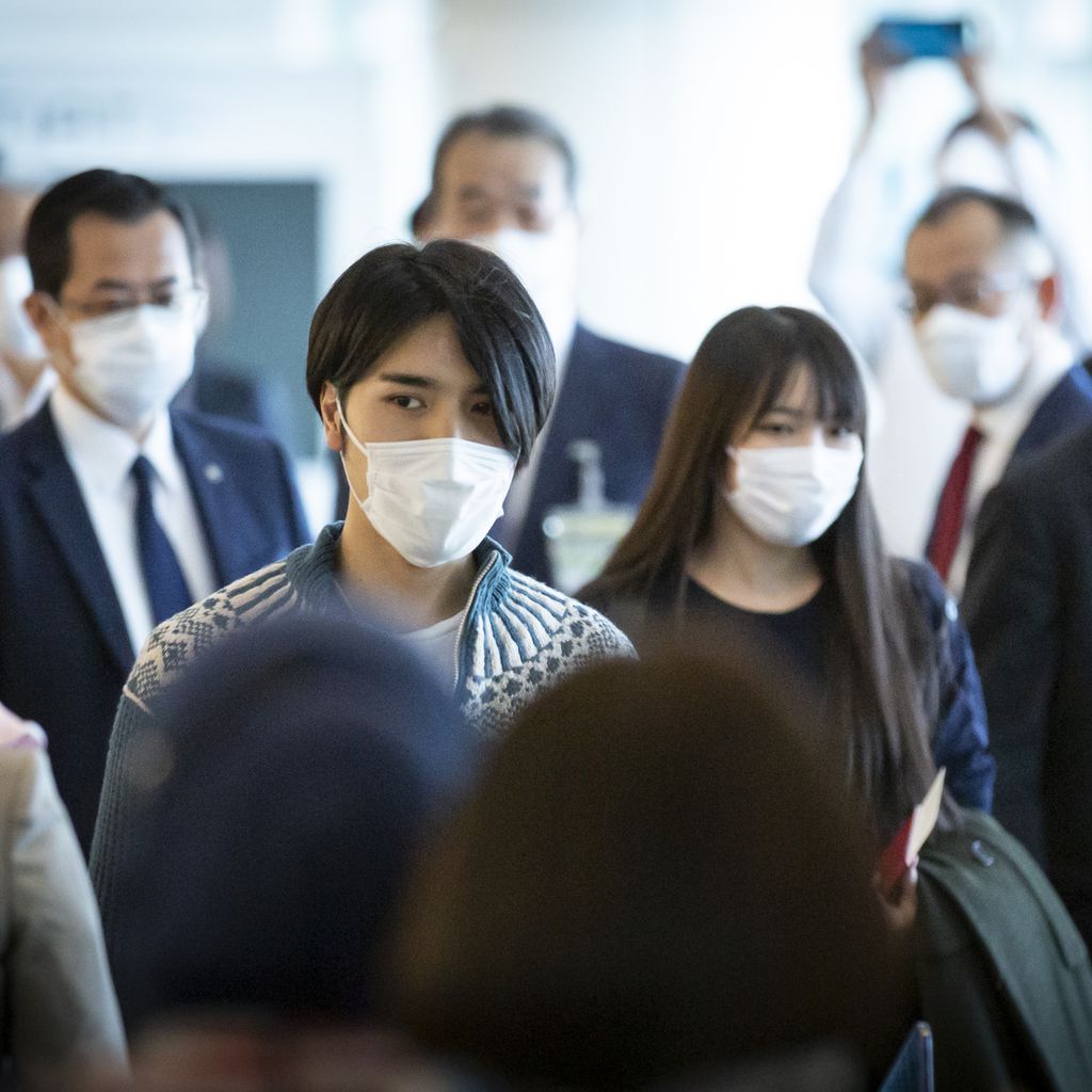 Kei und Mako Komuro am Flughafen von Tokio, November 2021
